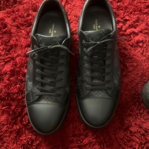 11.5 Louis Vuitton sneakers good condition hardly worn box included